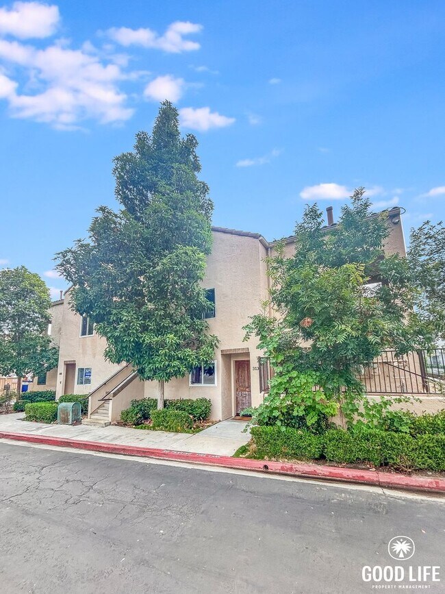 Building Photo - Gorgeous 1B/1BA condo w/ Washer/Dryer and ...