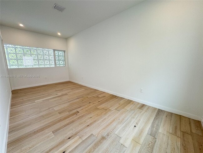 Building Photo - 1065 NE Little River Dr