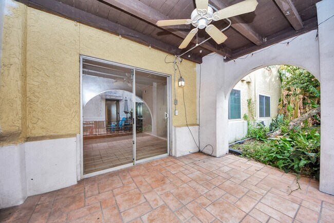 Building Photo - 2744 Briarhurst Dr