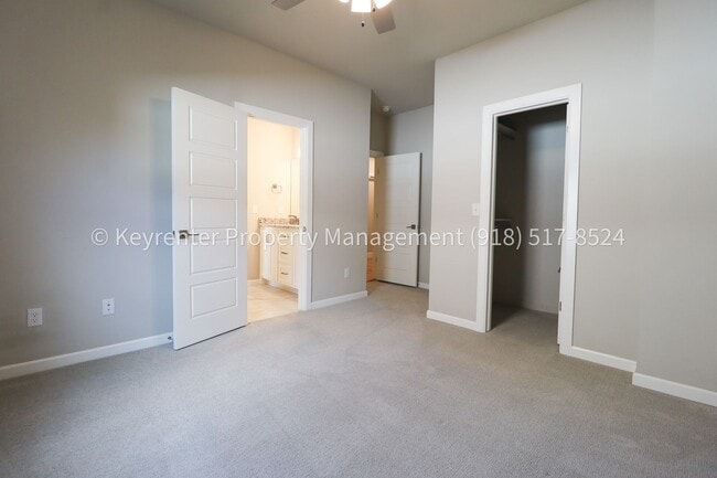 Building Photo - COMING SOON! Marvelous and Modern 3 Bed/ 3.5 Bath Home in South Broken Arrow!