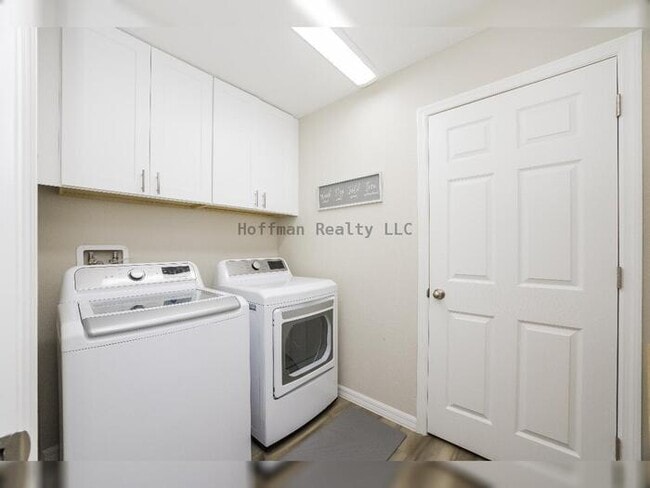 Building Photo - Spacious 5-Bedroom Home in Amenity-Rich Tr...