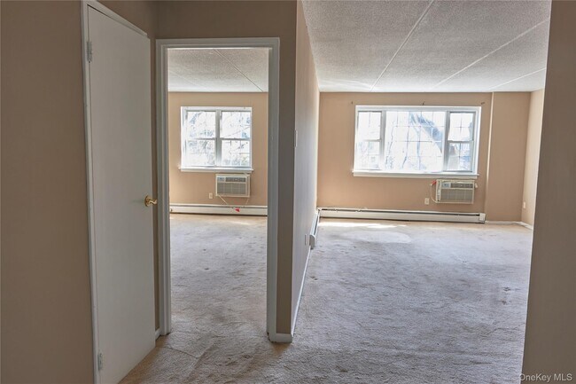 Building Photo - 2 Consulate Dr