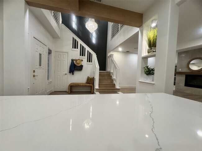 Building Photo - 516 S Post Oak Ln