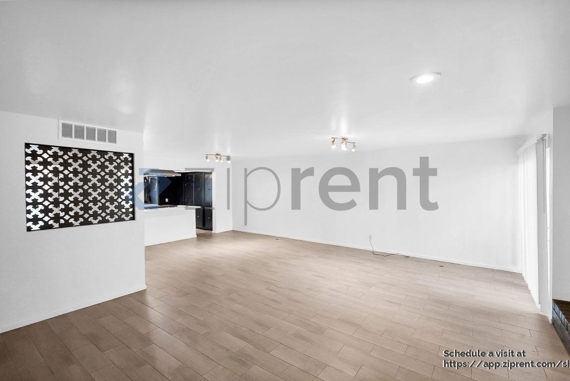 Building Photo - 5301 Demaret Ave