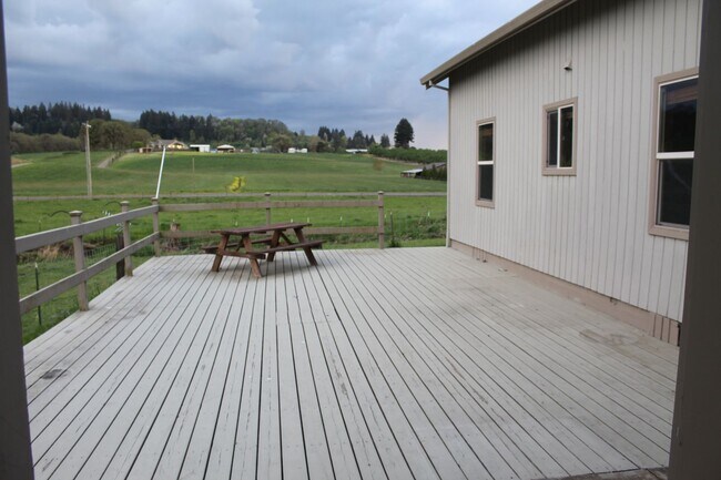 Building Photo - 7461 OR-240