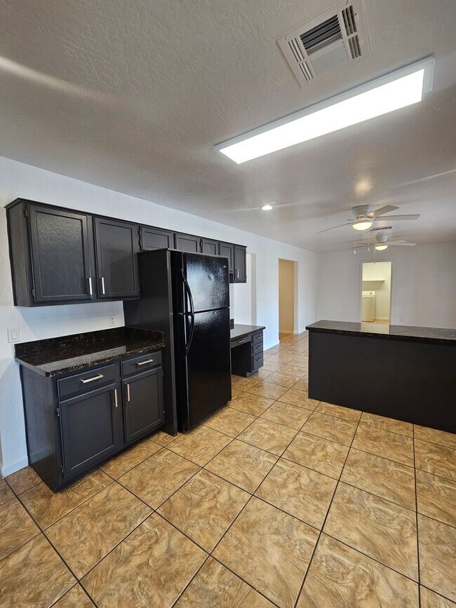 Building Photo - Scottsdale - 5 bedroom, 3 bath - Remodeled...