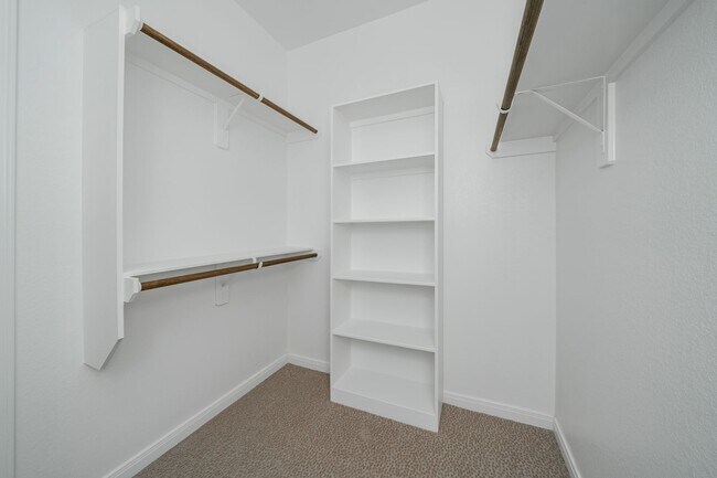 Building Photo - Spacious Townhome Available Now!