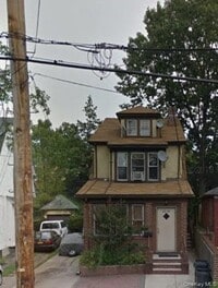 Building Photo - 140-99 Burden Crescent