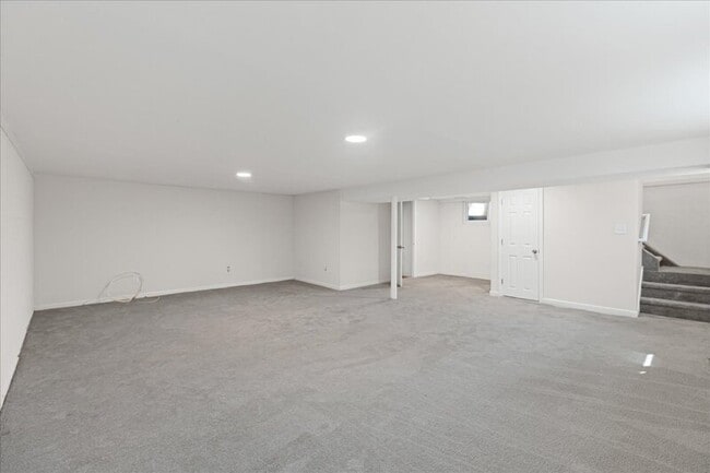 Building Photo - 116 Barclay Dr