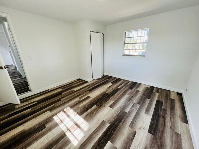 Building Photo - Fabulous Renovation! Gorgeous Three Bedroom and One Bath Home!