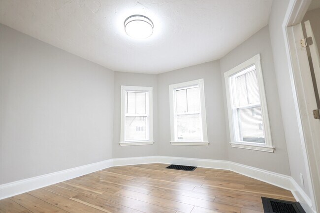 Building Photo - 31 Graham St