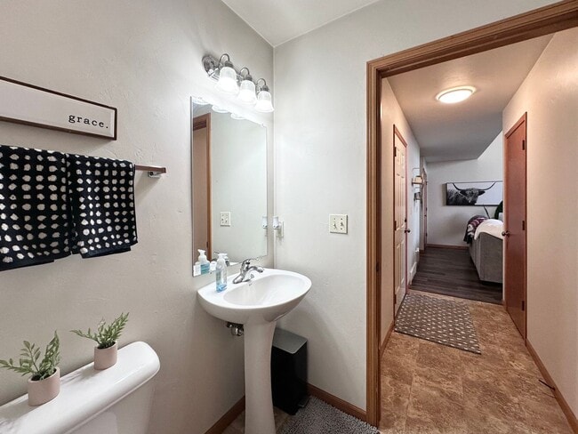 Building Photo - 1170-1172-1172 S Atrium Ct