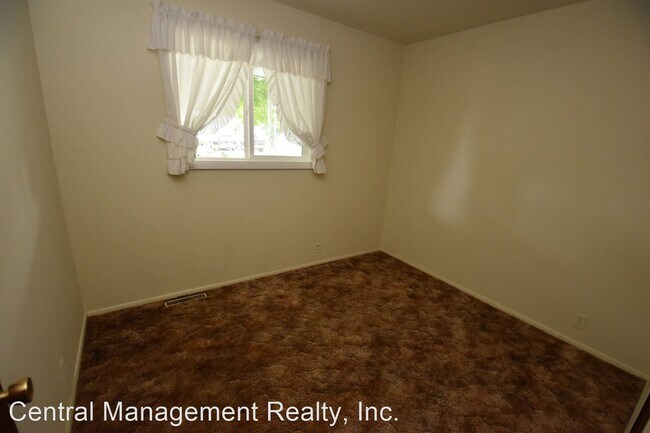 Building Photo - 3 br, 1 bath House - 4039 Manor Drive