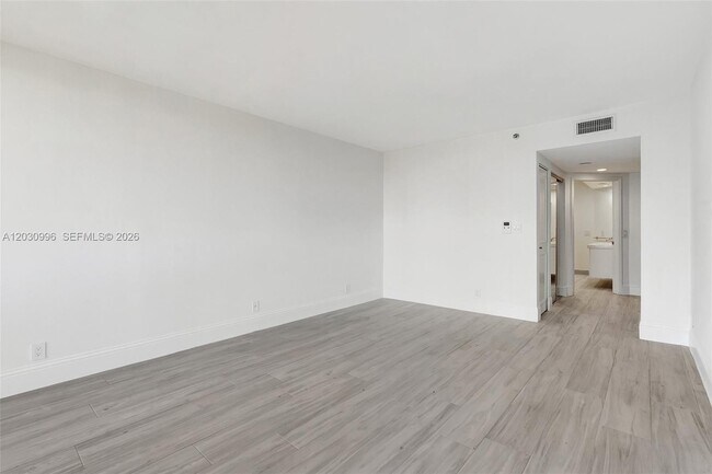 Building Photo - 1000 W Island Blvd