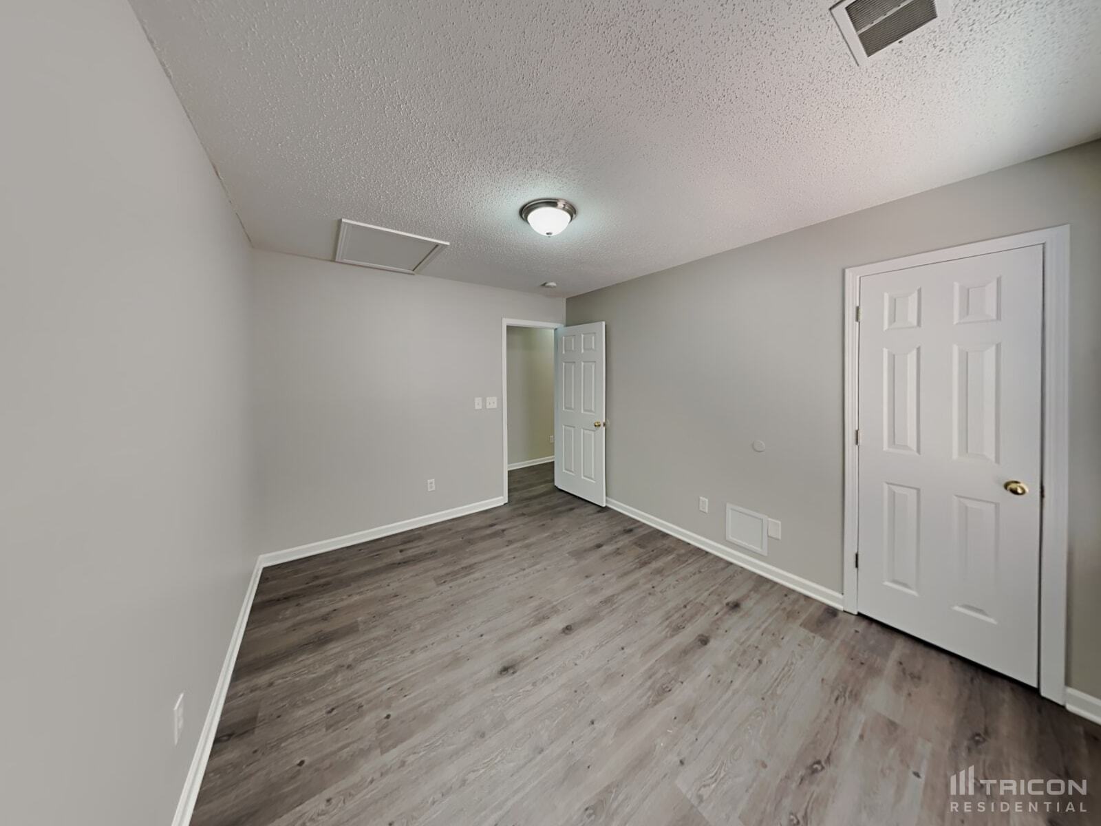 Building Photo - 105 W Waverly Pl Ct