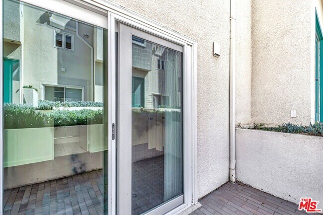 Building Photo - 811 21st St