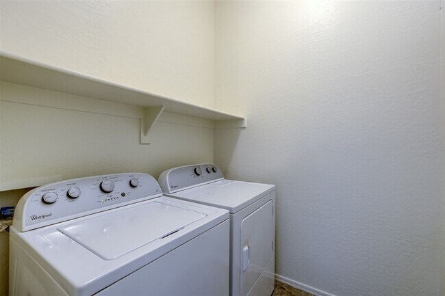 Building Photo - 3 bedroom, 2 bathroom Townhome in Granville