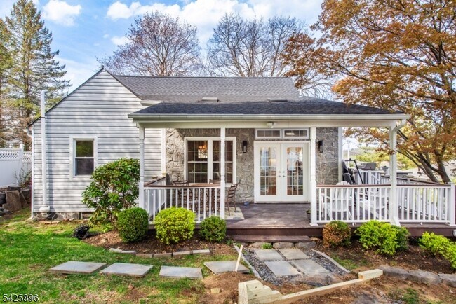 Building Photo - 305 Quaker Church Rd