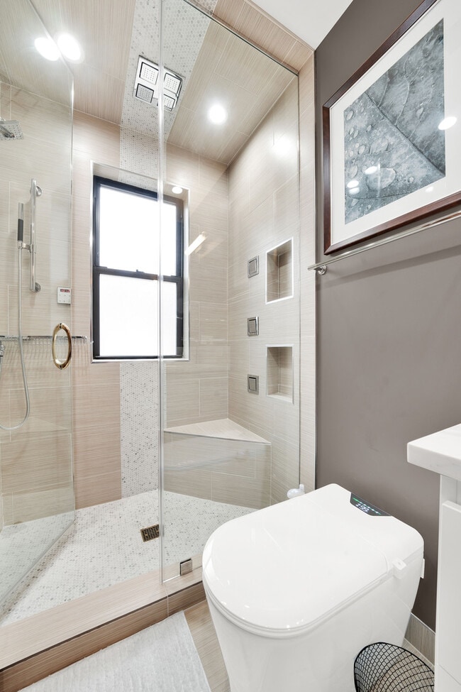 Building Photo - 1226 S 60th Ct