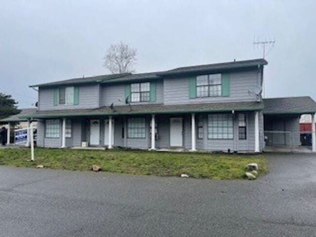 Primary Photo - Nice 3 Bedroom 1 1/2 Bath Townhouse in Tac...