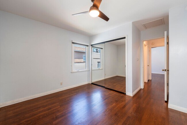 Building Photo - Beautiful Hawthorne Rental In Hollyglen!