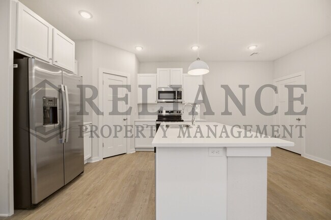 Building Photo - 622 W 50th St S