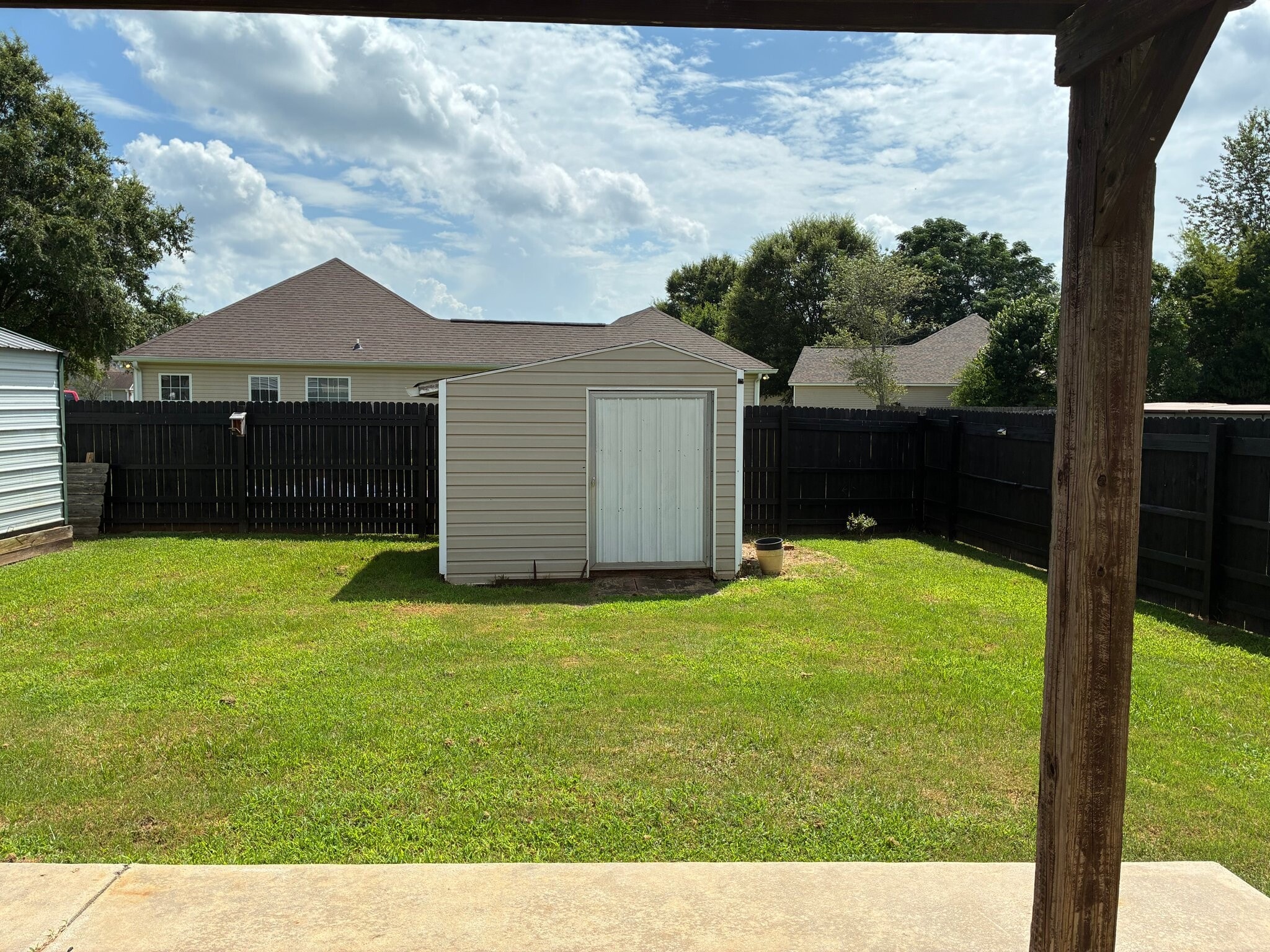 Building Photo - 301 Strawbridge Ln