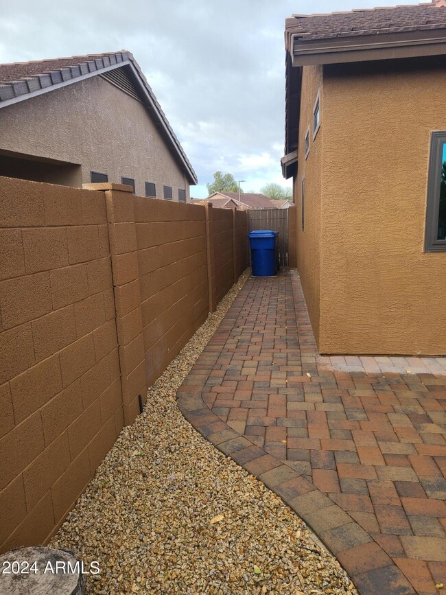 Building Photo - 17407 N Larkspur Ln