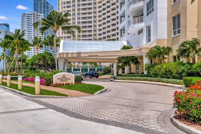 Building Photo - 848 Brickell Key Dr