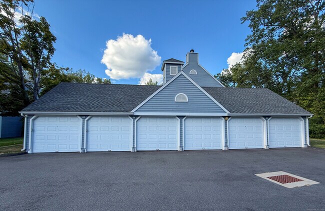 Building Photo - 22 Farmington Meadow Dr