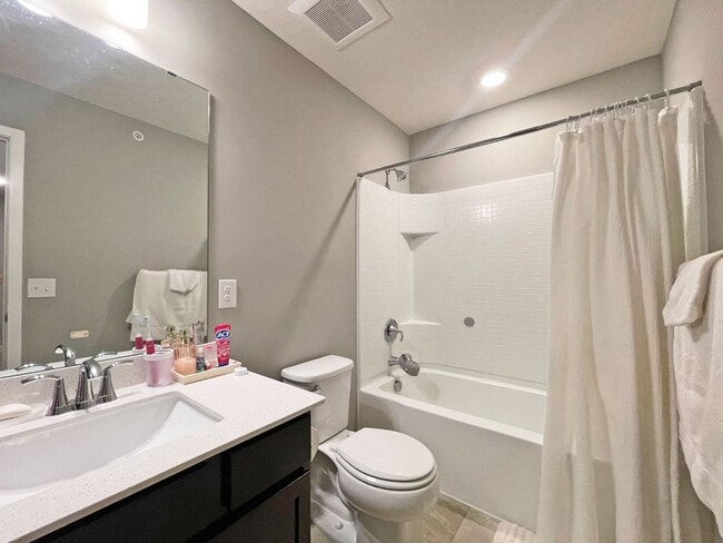 Building Photo - Spacious 2-Story End-Unit Townhome with Huge Bonus Room-Office is like Brand New!