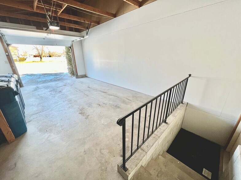 Building Photo - 205 Juniper Dr