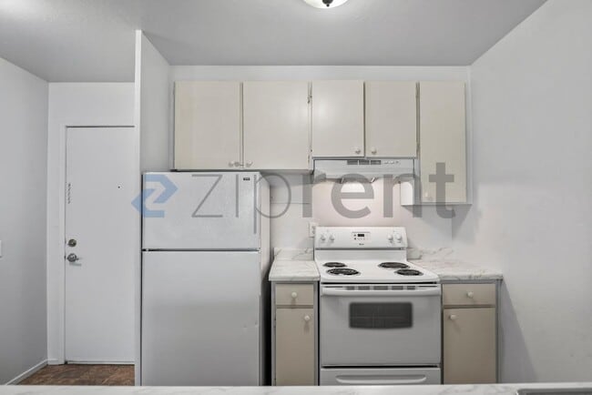 Building Photo - Unit 206