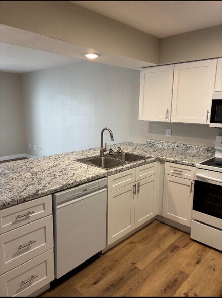 Primary Photo - 1068 Mace Rd