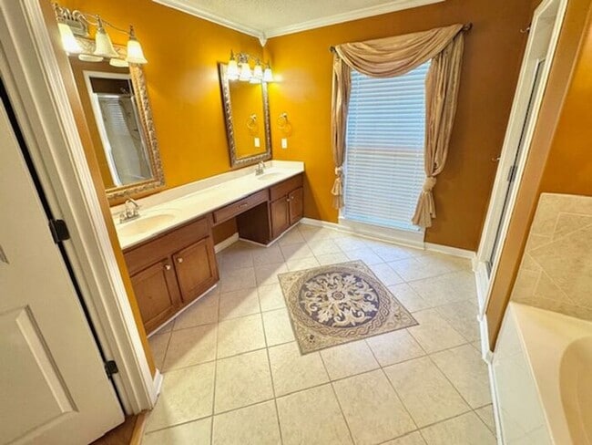 Building Photo - MOVE IN SPECIAL!!! Now leasing a 4-bedroom 2.5 bath home in Arlington. Great location and great s...