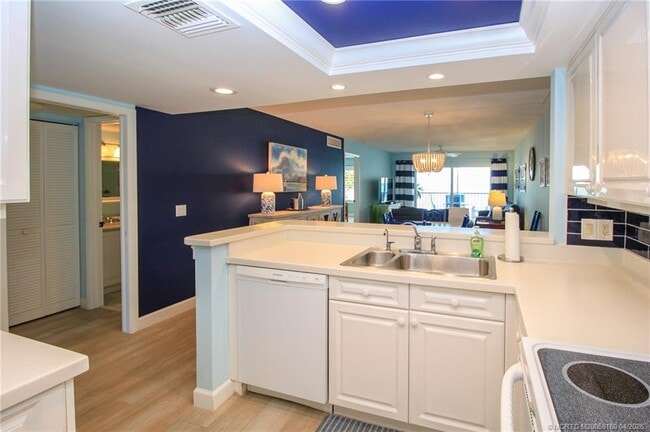 Building Photo - 20 NE Plantation Rd