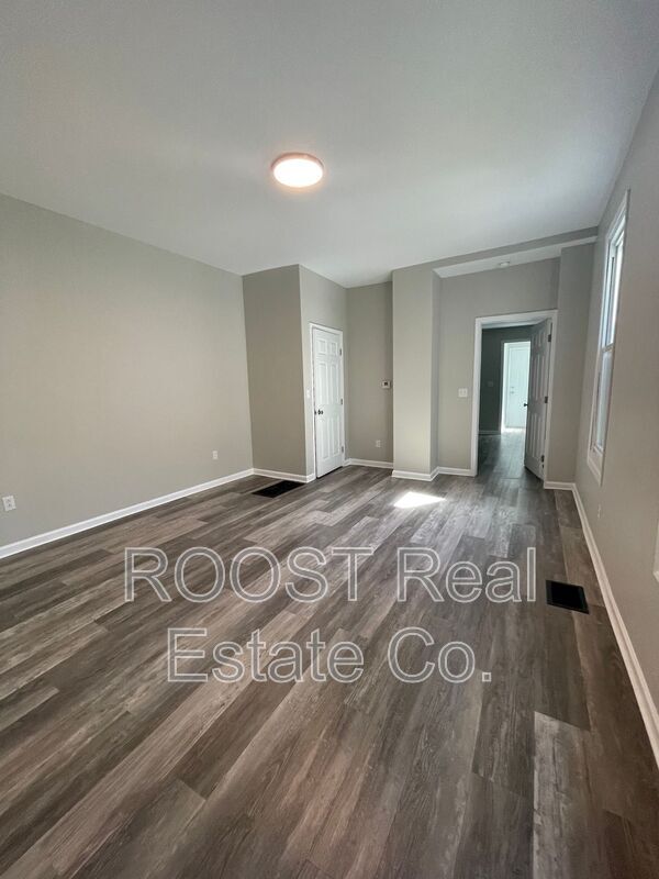 Building Photo - 482 E Markison Ave