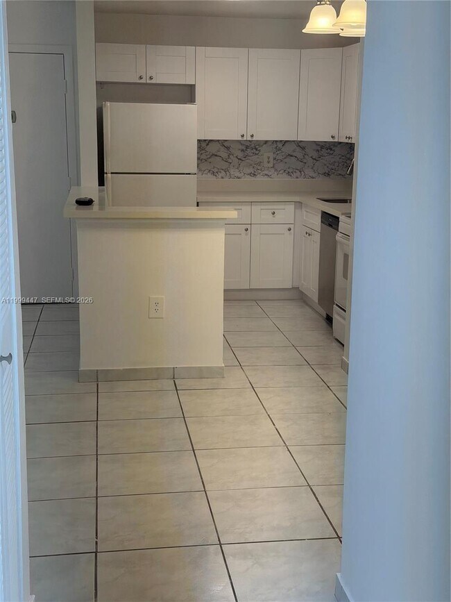 Building Photo - 823 NE 199th St