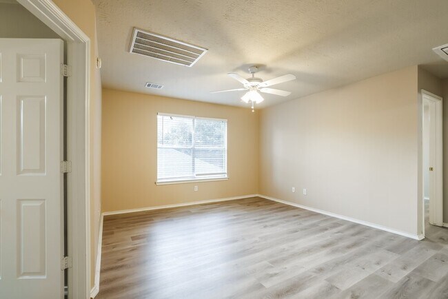 Building Photo - 5418 Trail Timbers Dr