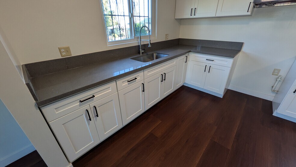 KITCHEN - 4111 Abner St