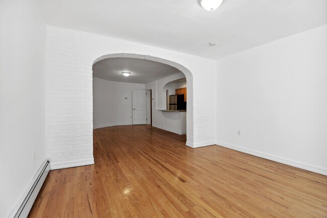 Building Photo - 113 Sussex St