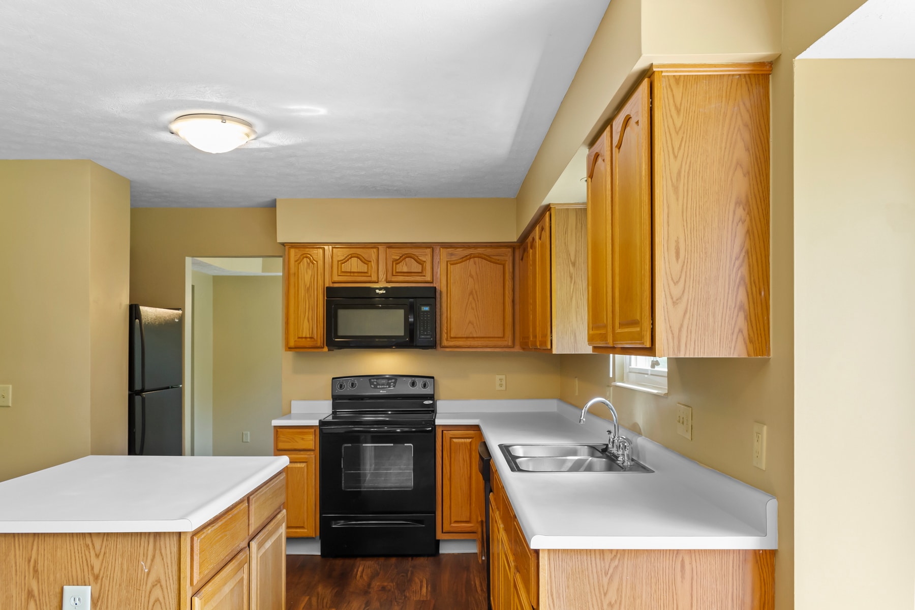 Building Photo - 1637 Cantebury Ln