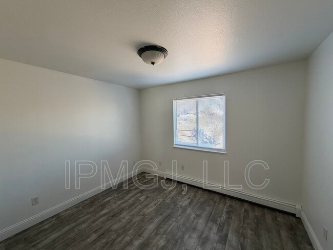 Building Photo - 377 S Redlands Rd