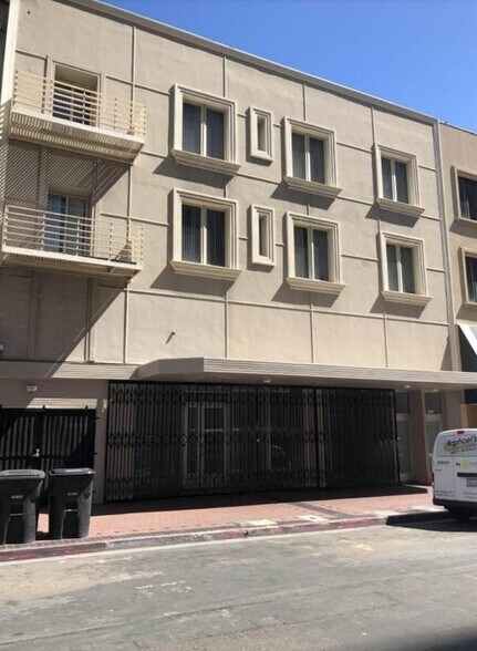 Building Photo - 1055 6th Ave