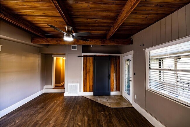 Building Photo - 2026 Sunset Ln