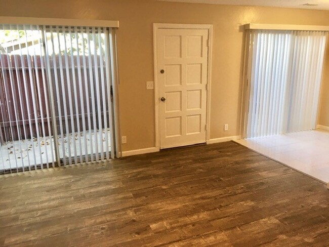 Building Photo - Great 2 bed, 1.5 bath Condo in Vallejo - A...