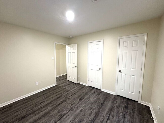 Building Photo - 6337 Mountain Pines Ln