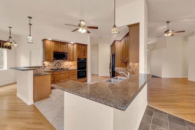 Building Photo - Beautiful and Spacious 4Bd 3.5Bath Home in...