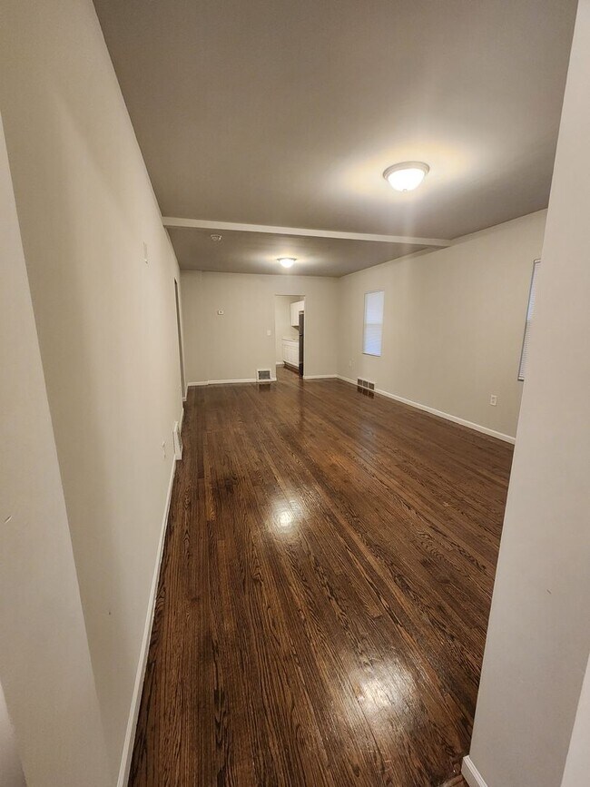 Building Photo - Large 2 Bedroom Home Section 8 accepted!