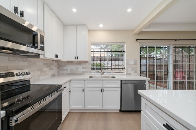 Building Photo - 14345 Misty Meadow Ln